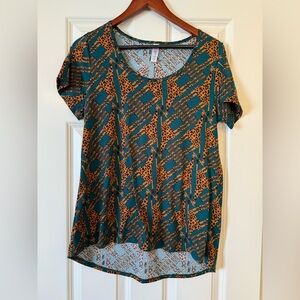 LuLaRoe Giraffe Print Classic Tee Size Medium